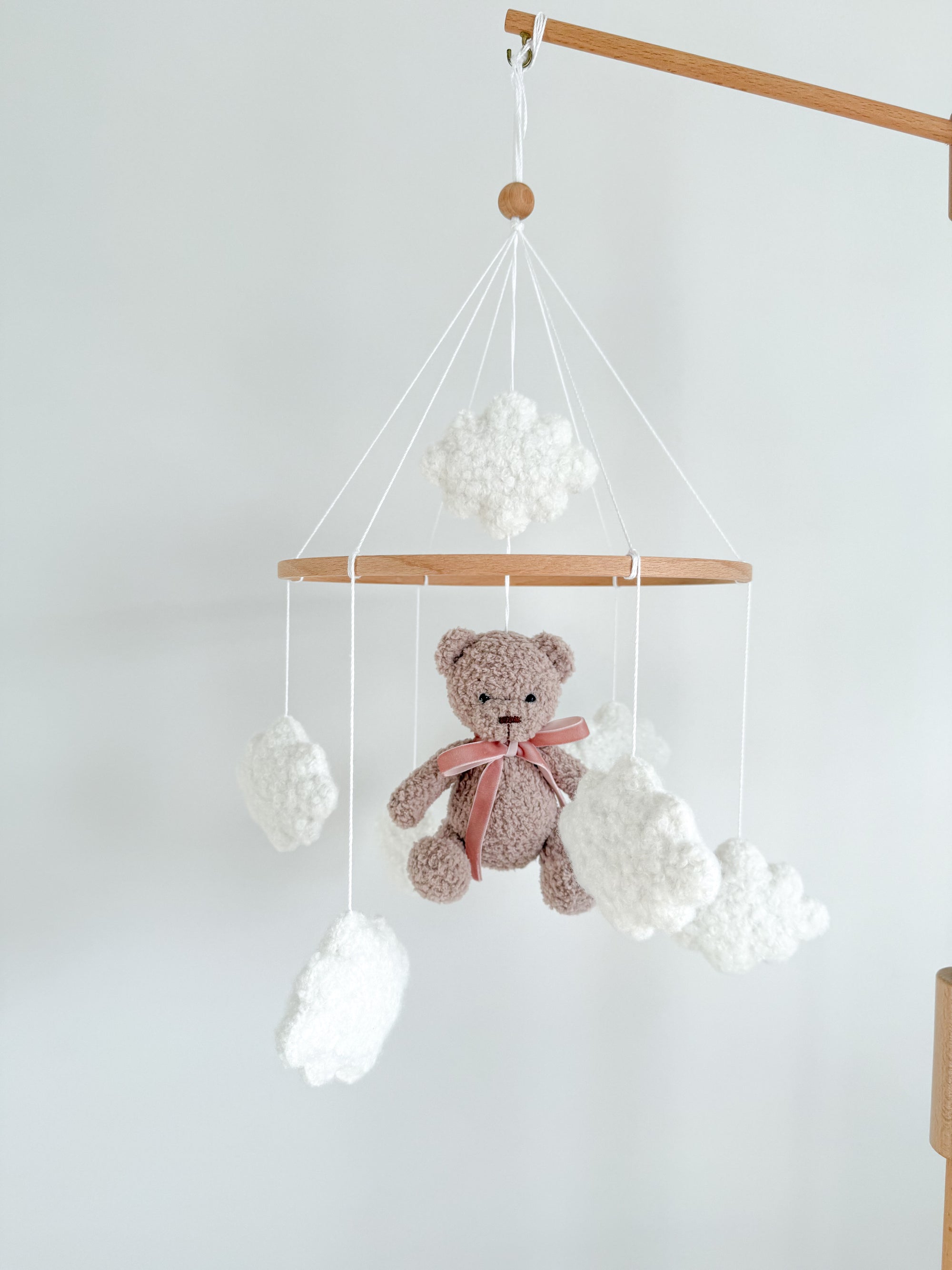 Boucle mobile with beige teddy bear