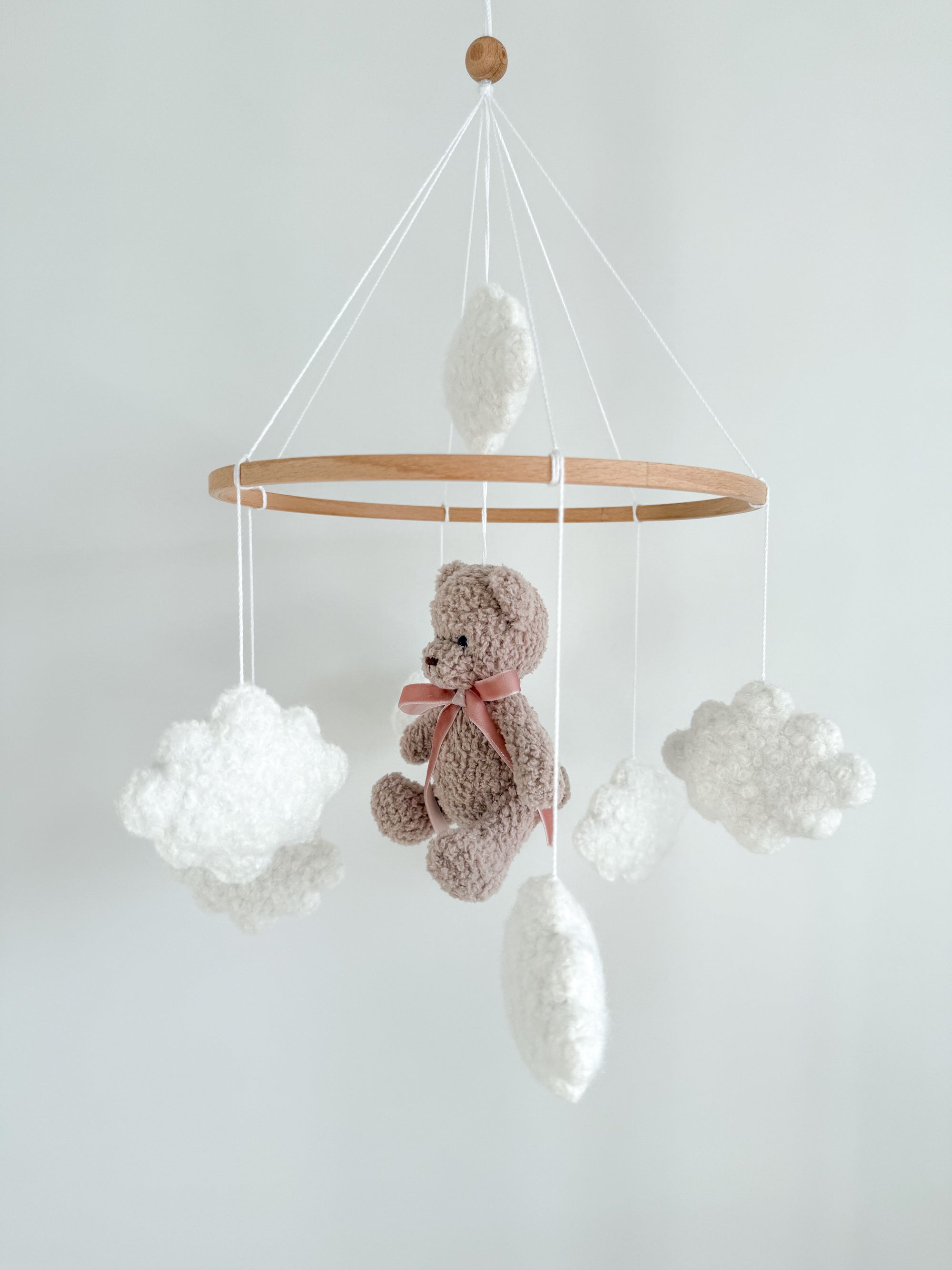 Boucle mobile with beige teddy bear