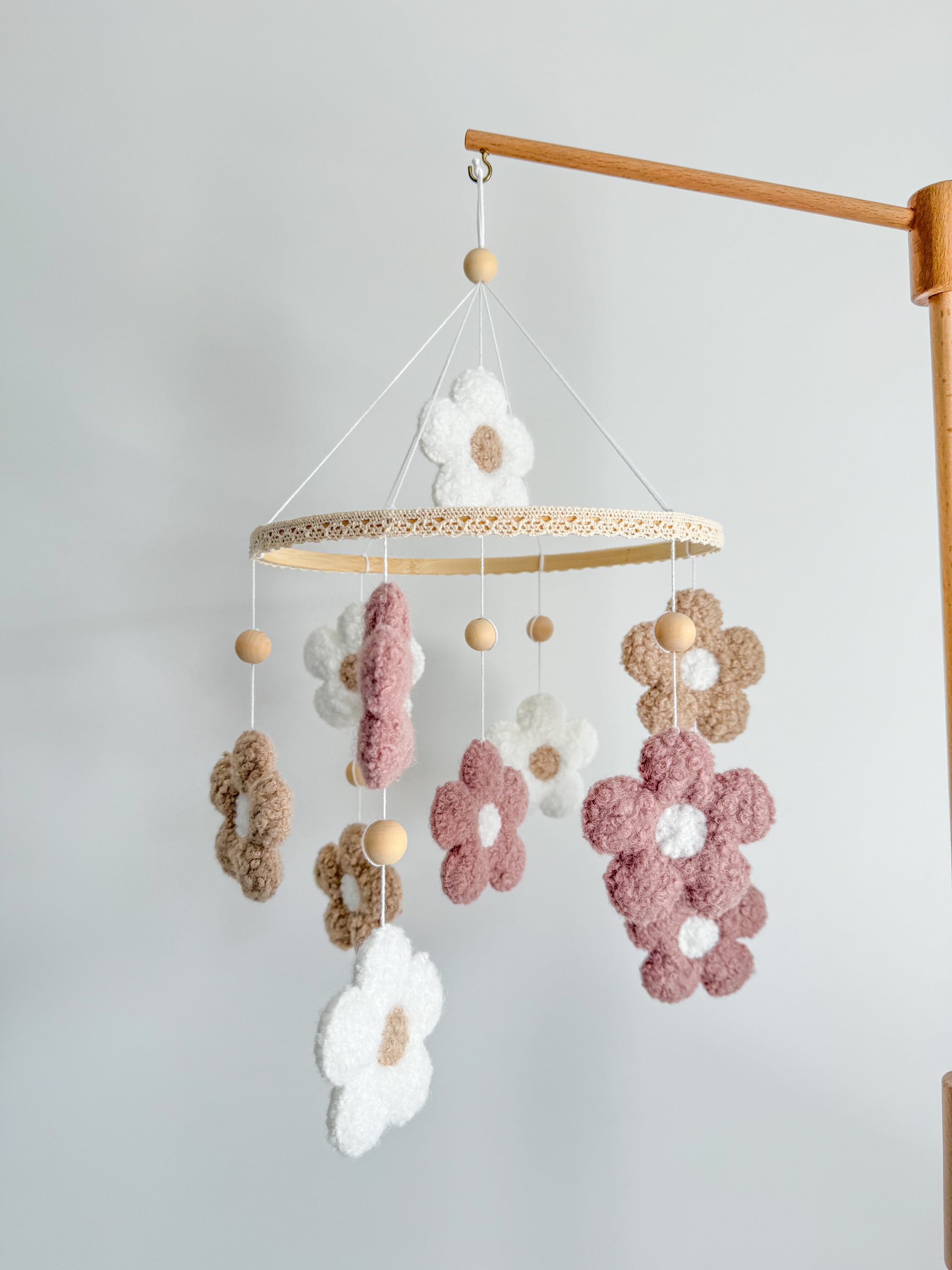 Boucle mobile with flowers