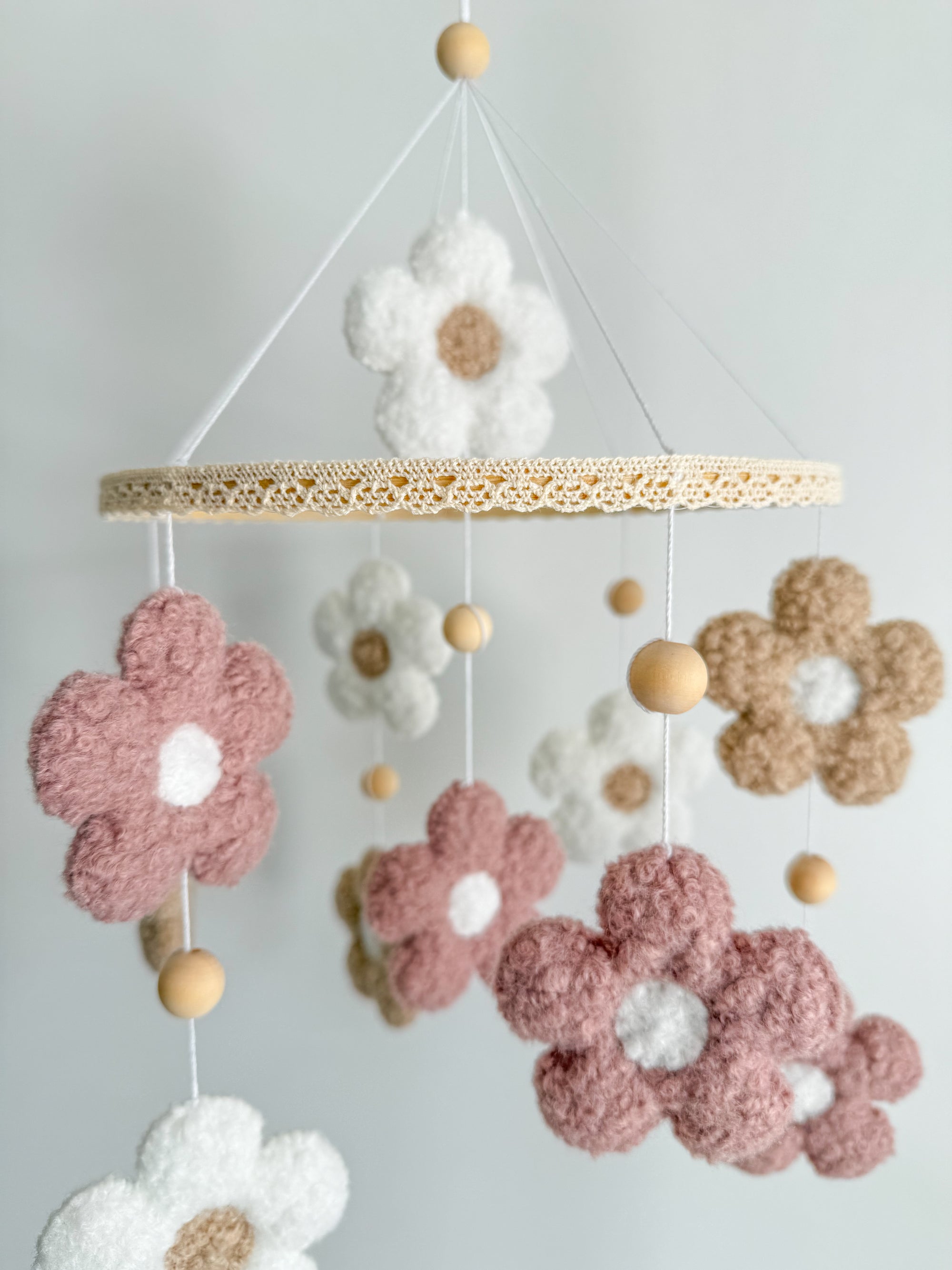 Boucle mobile with flowers