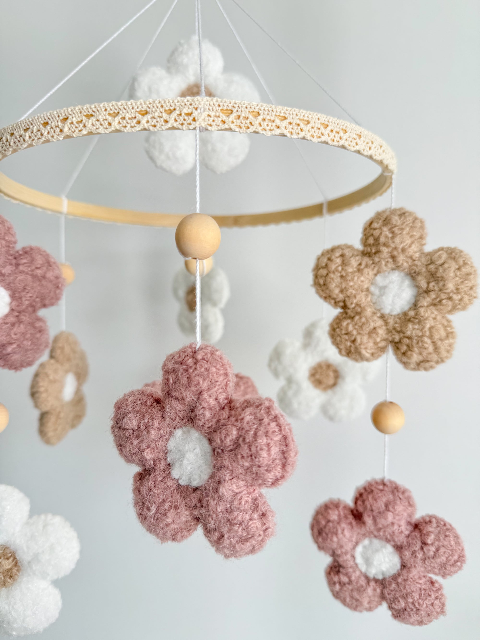 Boucle mobile with flowers
