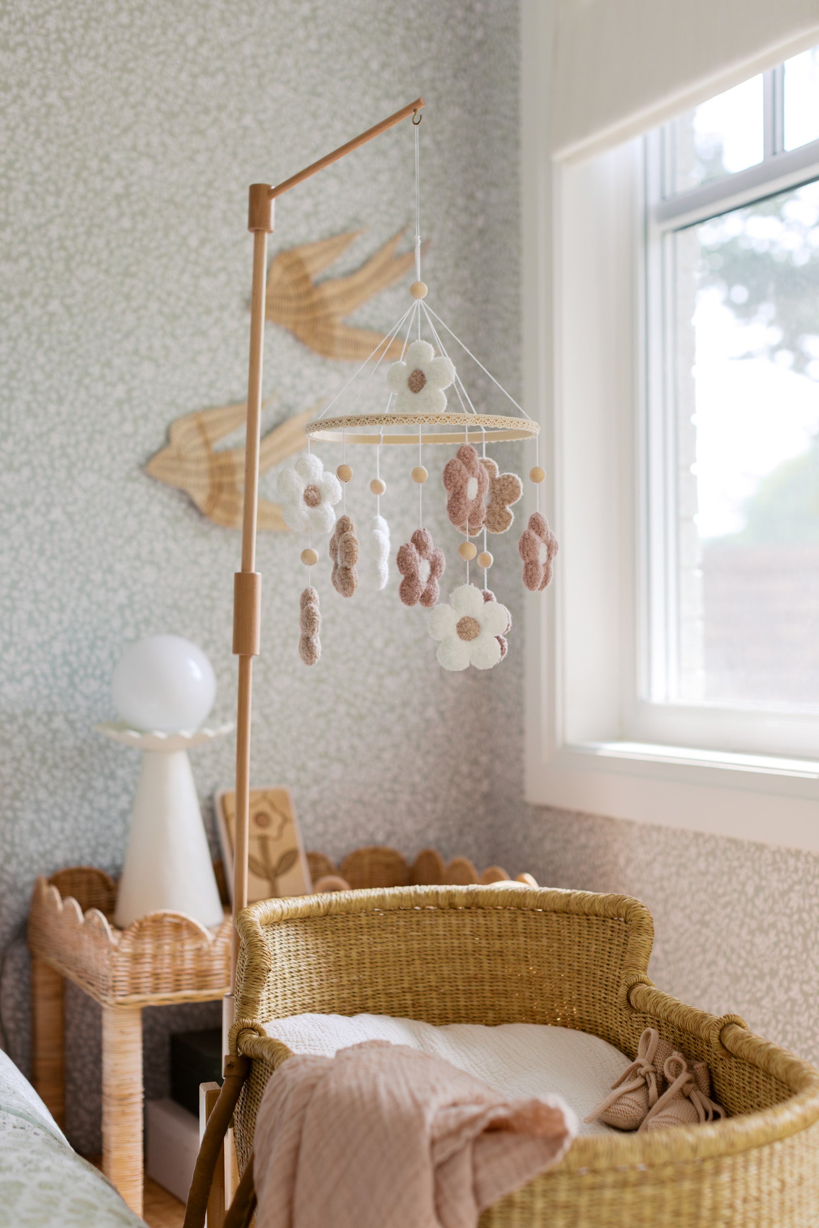 Boucle mobile with flowers