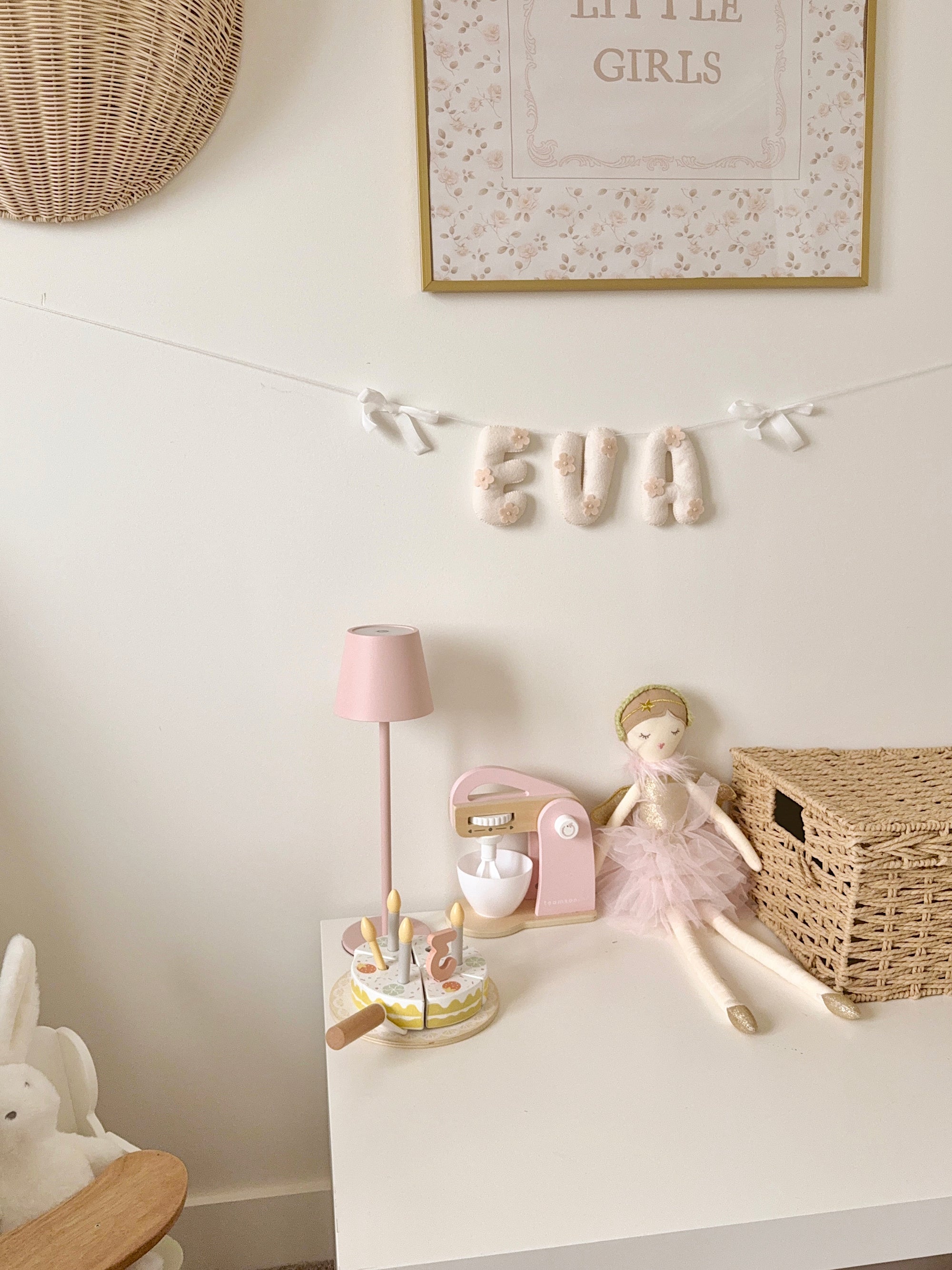 Flower name banner with bows