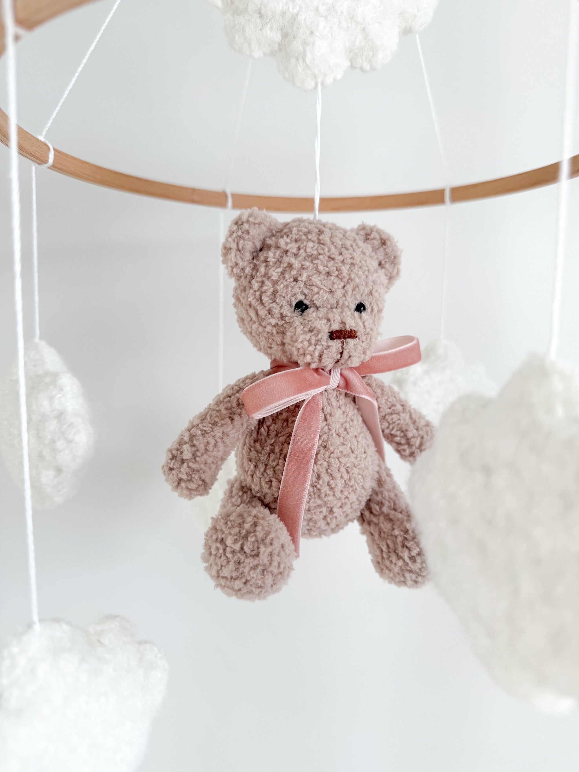 Boucle mobile with beige teddy bear