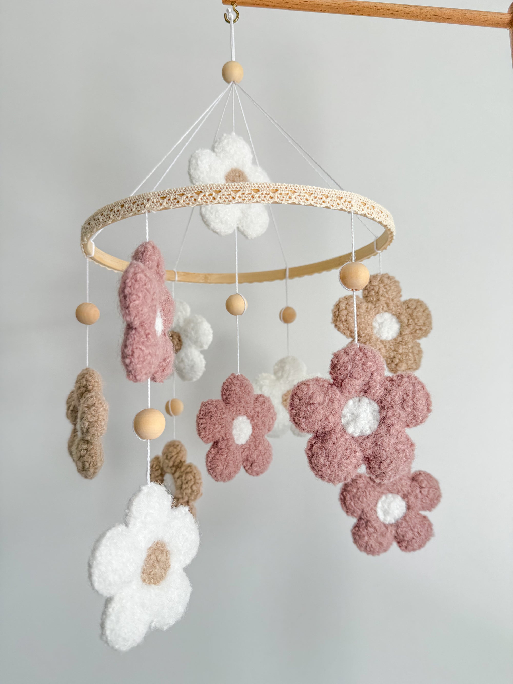 Boucle mobile with flowers