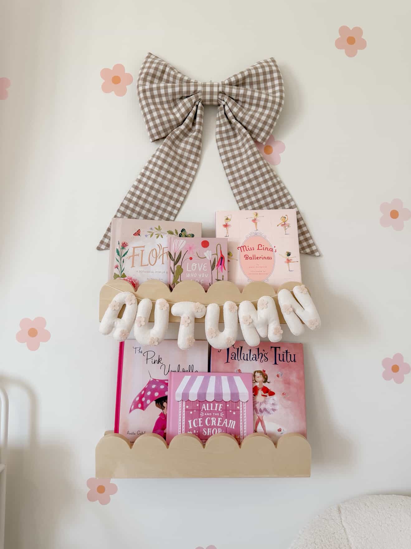 Flower name banner with bows